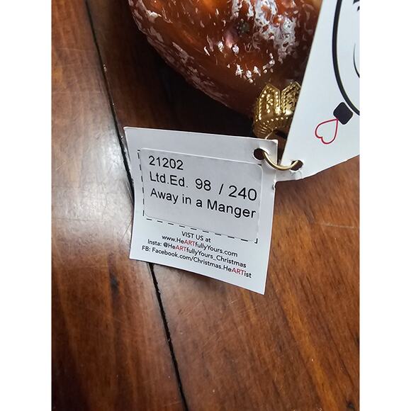 HEARTFULLY YOURS CHRISTMAS ORNAMENT HANDMADE GLASS "AWAY IN A MANGER" NWT - Picture 6 of 7